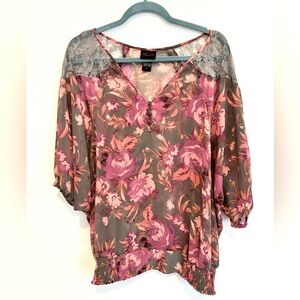 Torrid Plus Size Sz 0 Sheer Flowy Flower & Lace V-Neck top - Pink & Gray